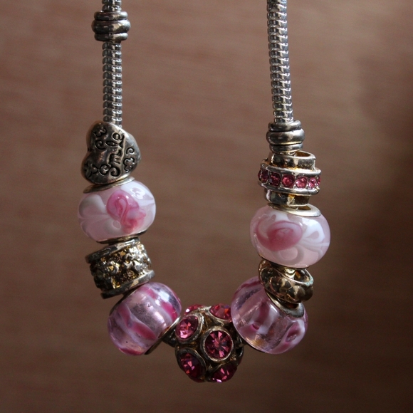 🌿 Pink Rose Charm Bracelet - Picture 3 of 3